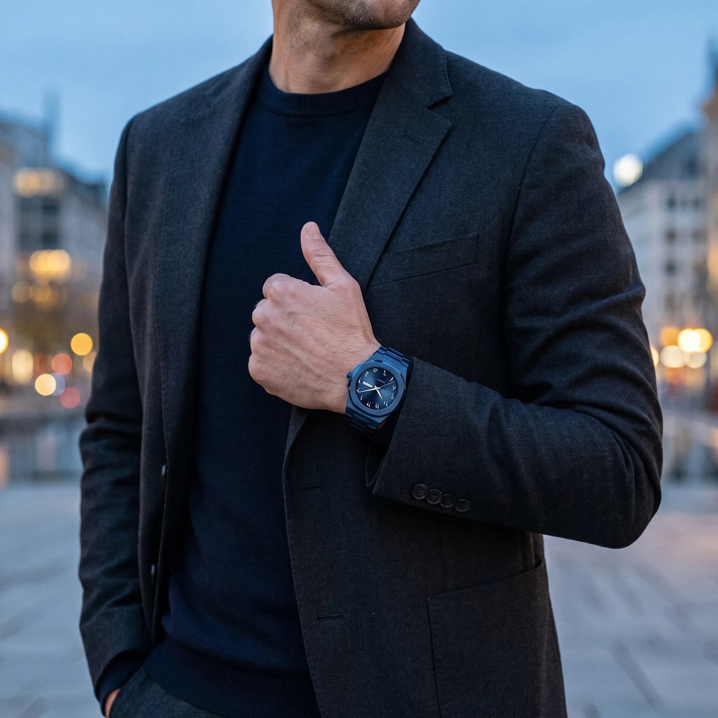 Montre homme sport luxe octogonale acier portée au poignet style urbain